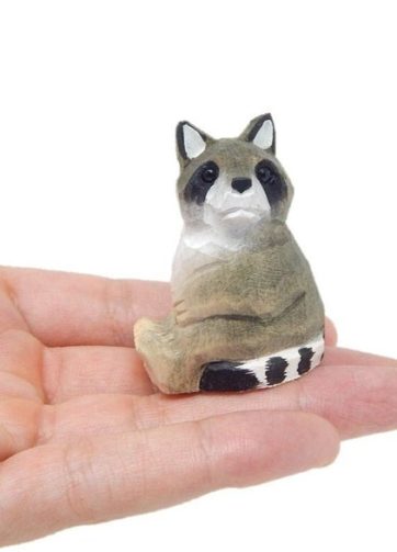 Raccoon Miniature Wooden American Critter Statue Art Garden Mini Carved Ornament Figurine Small Animals